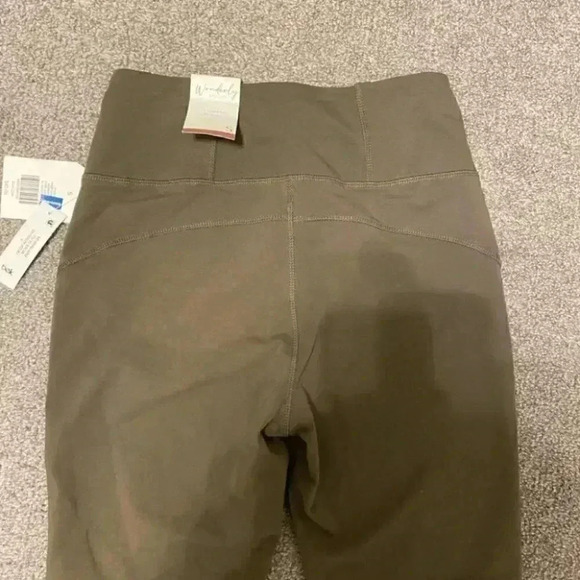 Wonderly Studio Core Leggings - Picture 5 of 5